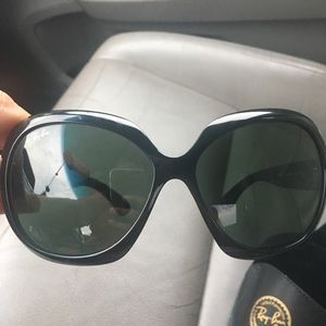 Women’s Ray-Ban Jackie Ohh black sunglasses.